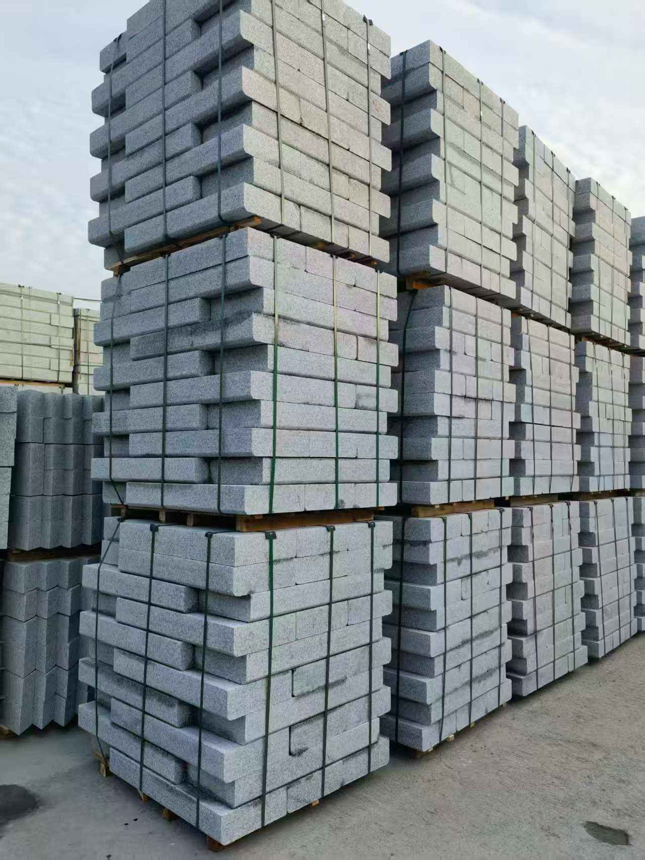 茂名 路沿石（路侧石），颜色一致，尺寸标准