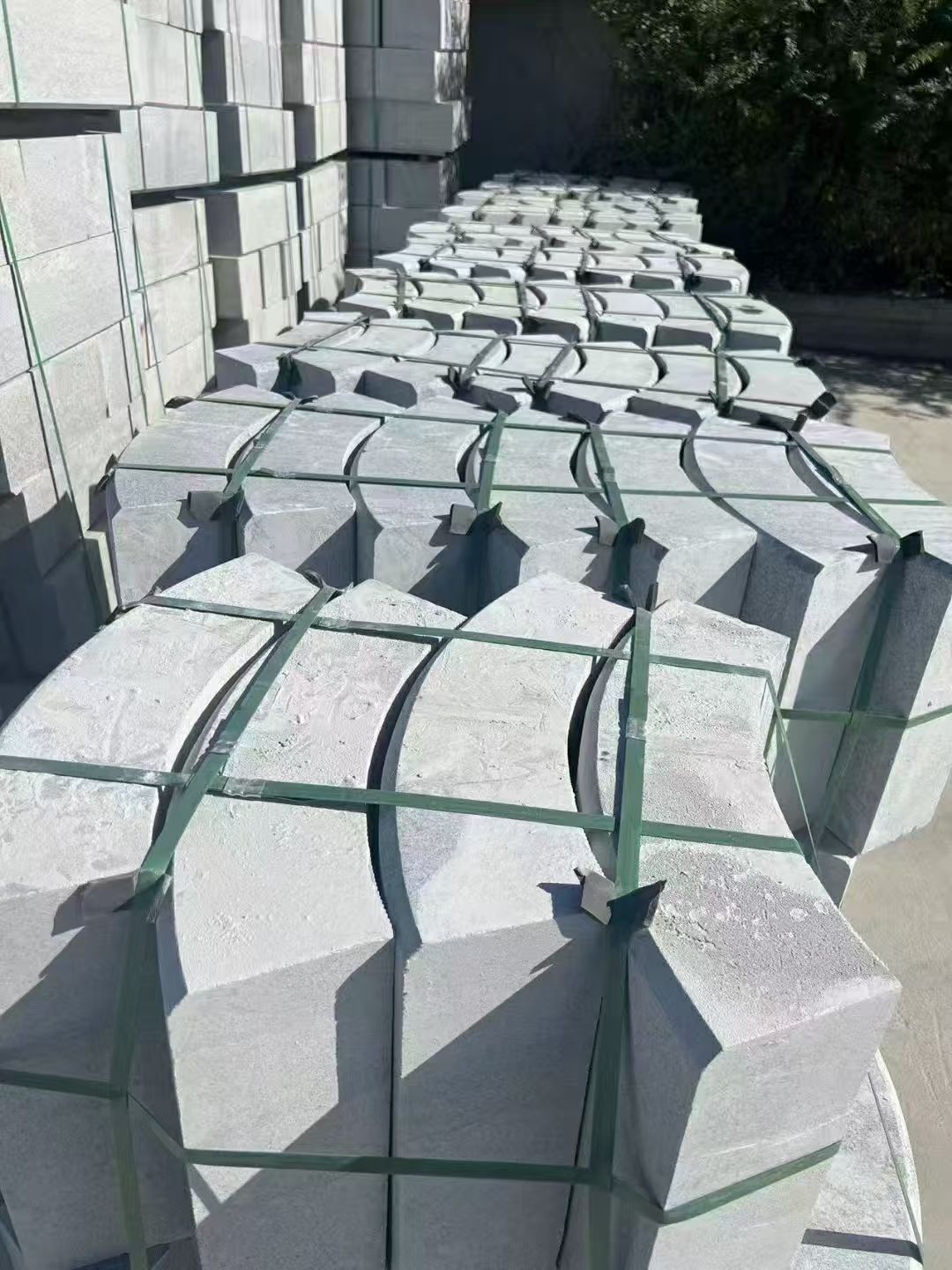 茂名 芝麻灰弧形路沿石