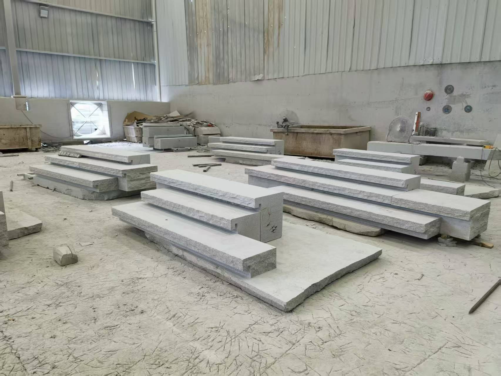 茂名 整石台阶（大面火烧+侧面自然面），出货前厂内拼装