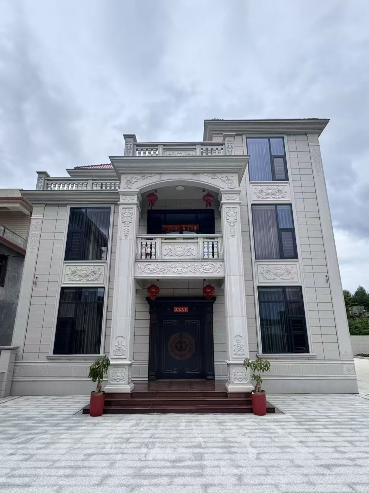 茂名 芝麻白石材别墅干挂案例展示