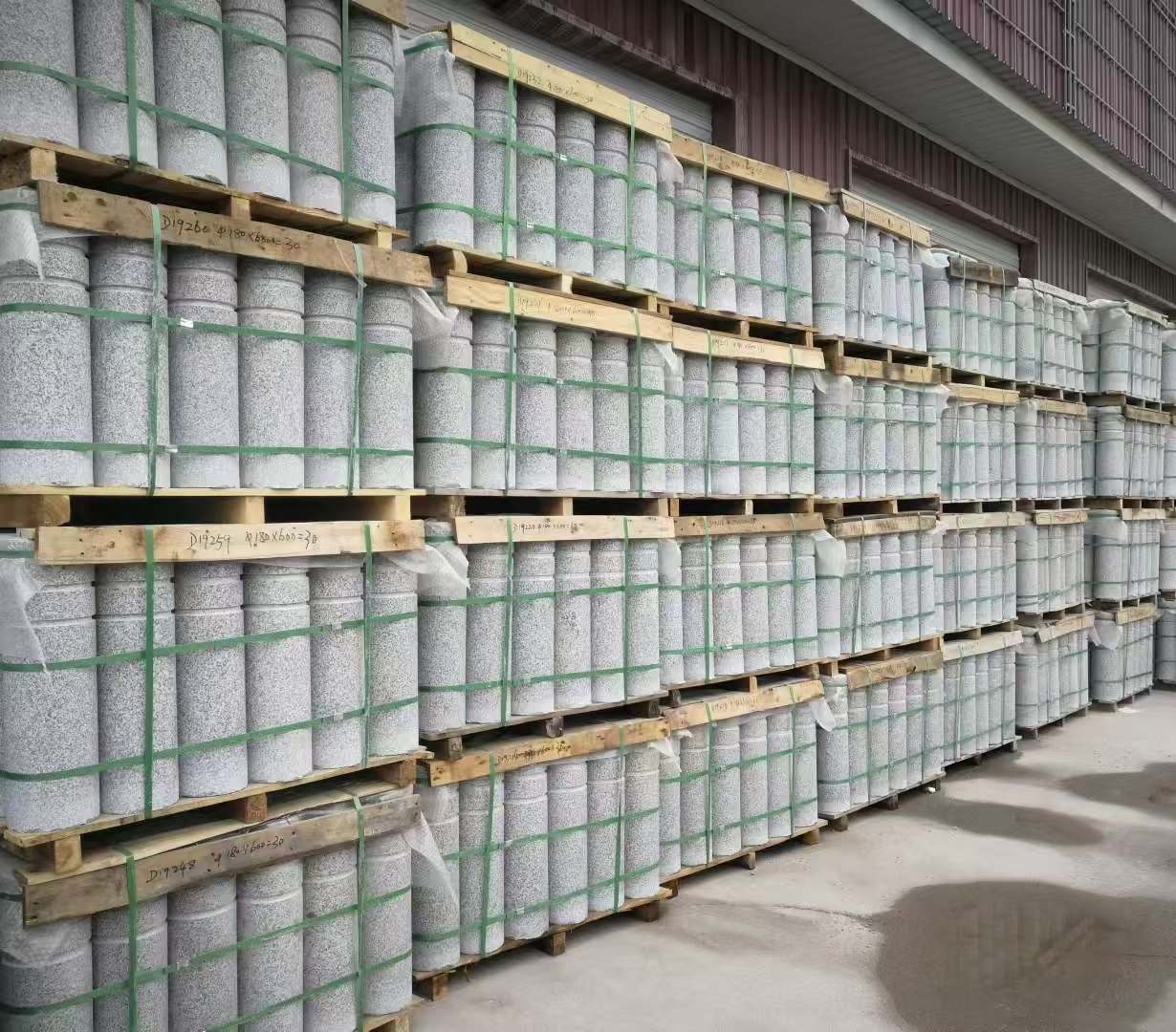 茂名 芝麻白挡车柱、阻车桩、隔离柱