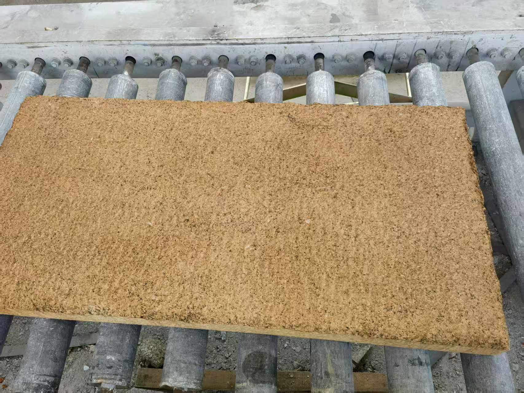 茂名 菠萝面老石板，做旧仿古石，流水线生产加工